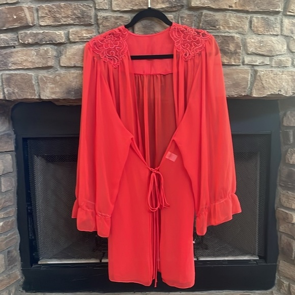 NWOT 2 piece Indulgence red nightgown with matching robe. Size medium. - Picture 9 of 13